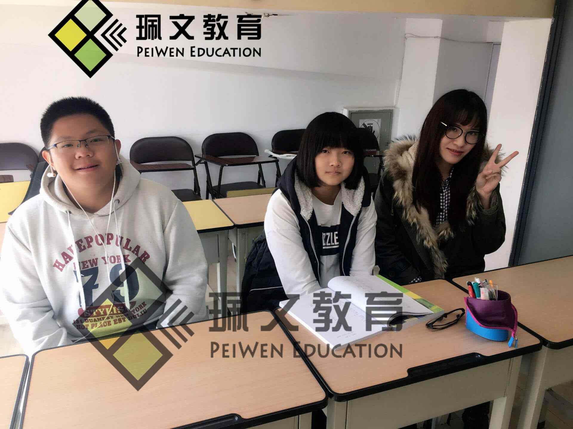 ����Ӣ����ѵѧУ���������һ�ڣ�һ�ڴ����Ҫ���ٽڿ�-����-��������˼��ѵѧУ��