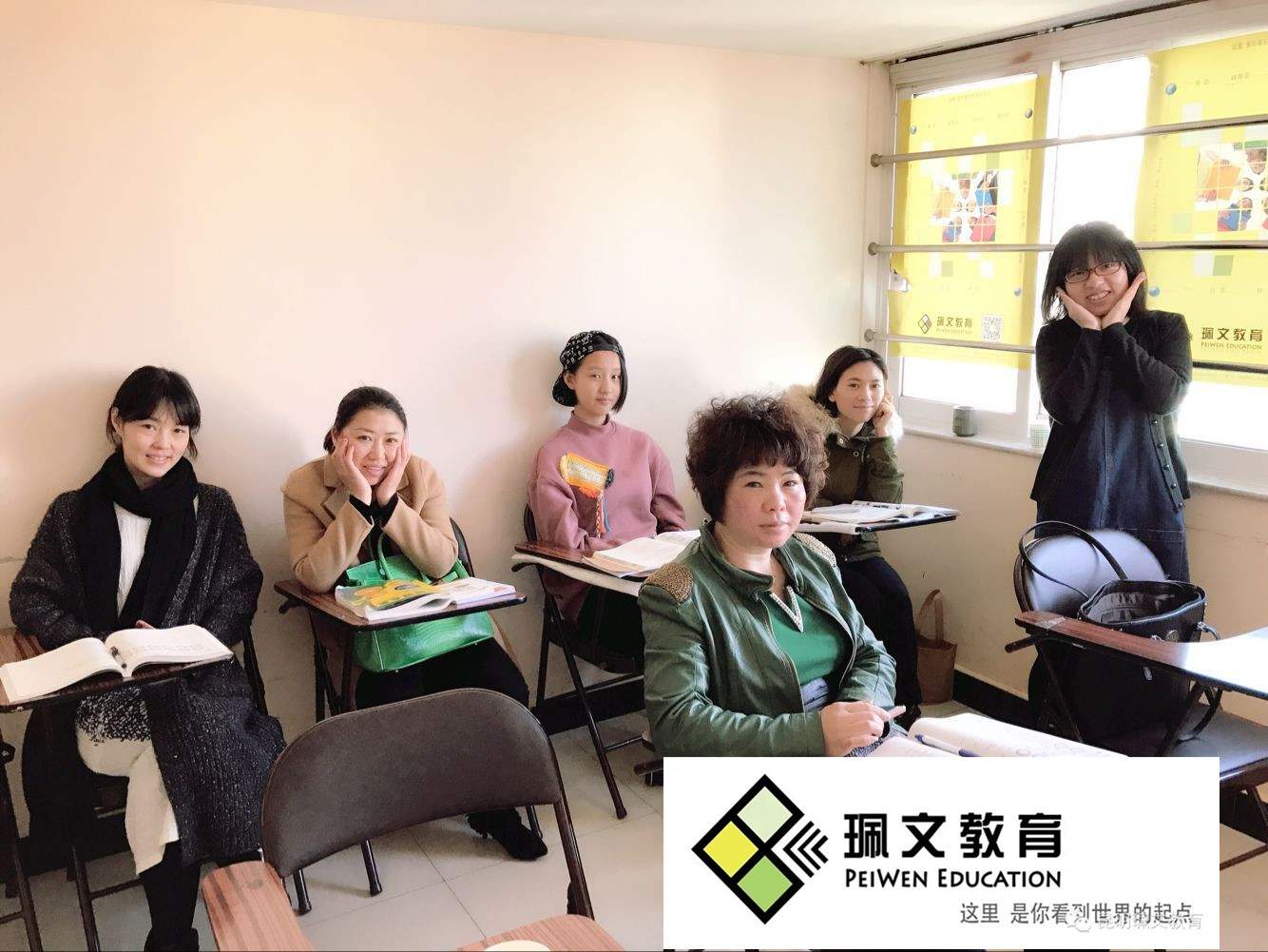 �����и�����������Ӣ����ѵ�γ̣��ʺϸ����׶ε���ȥѧϰ��������ѵ��������Щ��